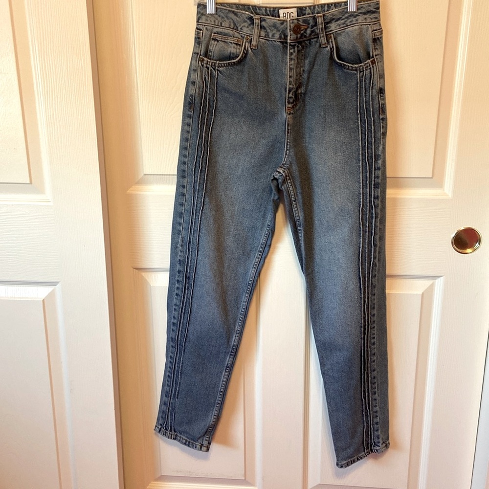 BDG Urban Outfitters, Pre-Owned, MOM Jeans, Women’s Size W28, L32.